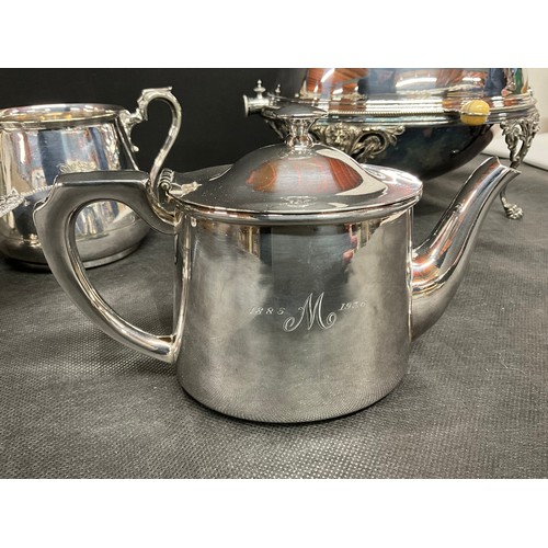 107 - QTY OF SILVER PLATED ITEMS TO INCLUDE ELKINGTON WARMER WALKER AND HALL TEAPOT ,TANKARD,PLATED CUTLER... 