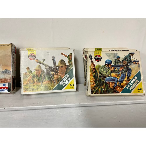 118 - 2 BOXES OF VINTAGE TOYS TO INCLUDE AIRFIX TOY SOLDIERS WITH BOXES ETC