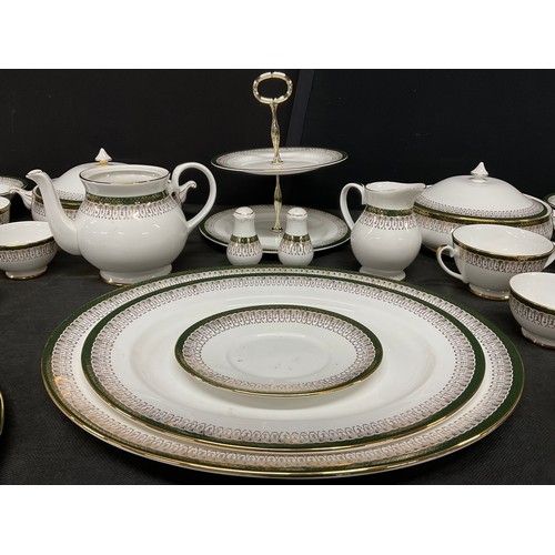 125 - LARGE ROYAL GRAFTON BONE CHINA DINNER AND TEA SERVICE - MAJESTIC PATTERN 83 PIECES