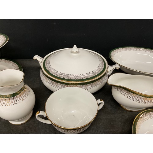 125 - LARGE ROYAL GRAFTON BONE CHINA DINNER AND TEA SERVICE - MAJESTIC PATTERN 83 PIECES