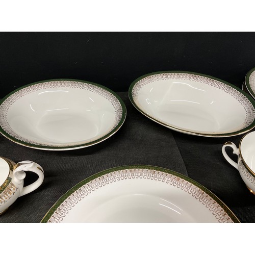 125 - LARGE ROYAL GRAFTON BONE CHINA DINNER AND TEA SERVICE - MAJESTIC PATTERN 83 PIECES