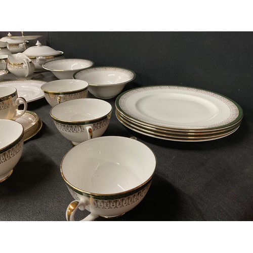 125 - LARGE ROYAL GRAFTON BONE CHINA DINNER AND TEA SERVICE - MAJESTIC PATTERN 83 PIECES