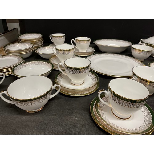 125 - LARGE ROYAL GRAFTON BONE CHINA DINNER AND TEA SERVICE - MAJESTIC PATTERN 83 PIECES