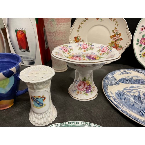 138 - BOX OF CHINA AND GLASSWARE TO INCLUDE: DARTINGTON GLASS R0SE BOWL, BOHEMIAN CRYSTAL GLASSES, BONE CH... 