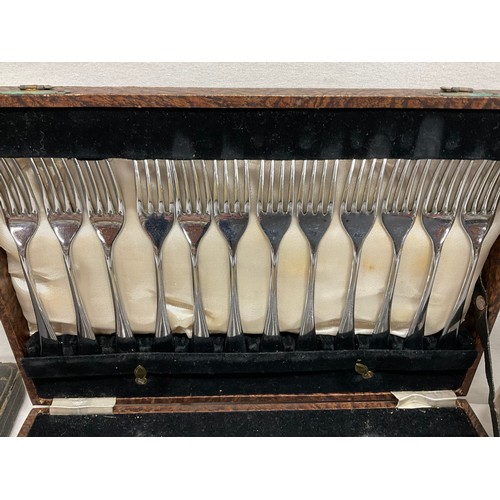 145 - BOX OF ODDS TO INCLUDE VICTROIAN OIL LAMPS, CASED CUTLERY ITEMS ETC