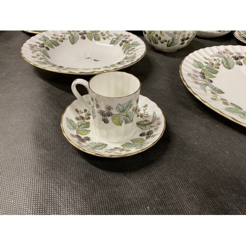 146 - ROYAL WORCESTER DINNER AND TEA SERVICE 51 PIECES