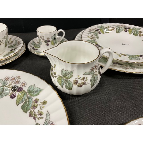 146 - ROYAL WORCESTER DINNER AND TEA SERVICE 51 PIECES