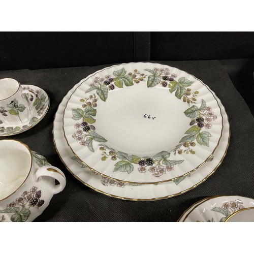 146 - ROYAL WORCESTER DINNER AND TEA SERVICE 51 PIECES