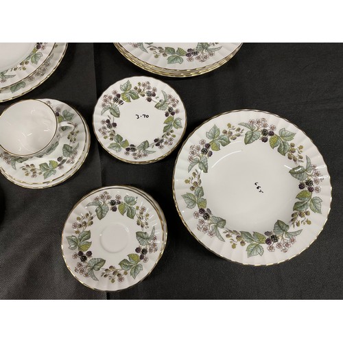 146 - ROYAL WORCESTER DINNER AND TEA SERVICE 51 PIECES