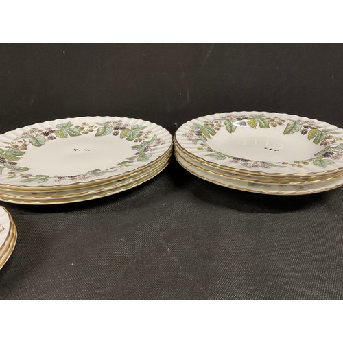 146 - ROYAL WORCESTER DINNER AND TEA SERVICE 51 PIECES