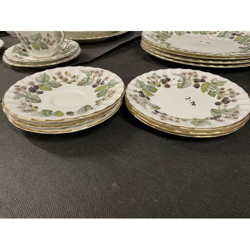 146 - ROYAL WORCESTER DINNER AND TEA SERVICE 51 PIECES