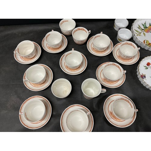 148 - BOX OF ROYAL WORCESTER EVESHAM PATTERN ITEMS AND A TEA SET