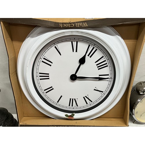 165 - BOX OF CLOCKS TO INCLUDE: CARRIAGE CLOCK, WALL CLOCKS, BINOCUULARS WTC