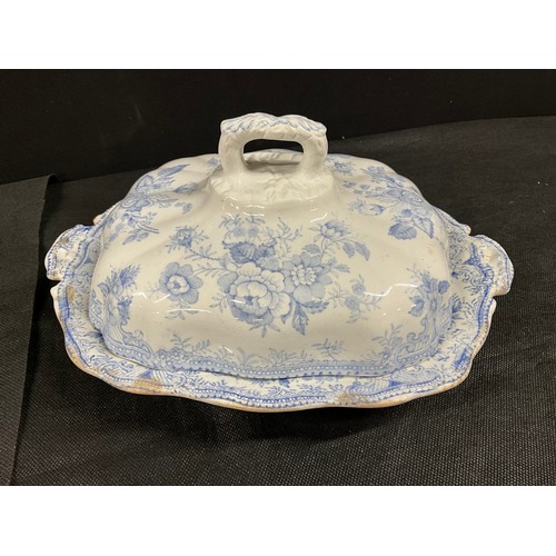 170 - BOX OF VICTORIAN BLUE AND WHITE CHINA TO INCLUDE MASONS JUG, SPODE BOWL, MEAT PLATES, TUREENS ETC