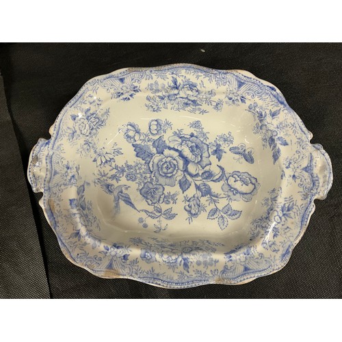 170 - BOX OF VICTORIAN BLUE AND WHITE CHINA TO INCLUDE MASONS JUG, SPODE BOWL, MEAT PLATES, TUREENS ETC