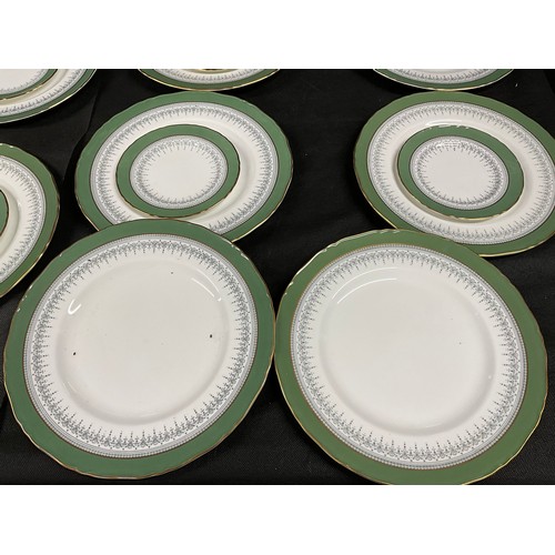 173 - ROYAL WORCHESTER DINNER SERVICE, REGENCY PATTERN  29 PIECES