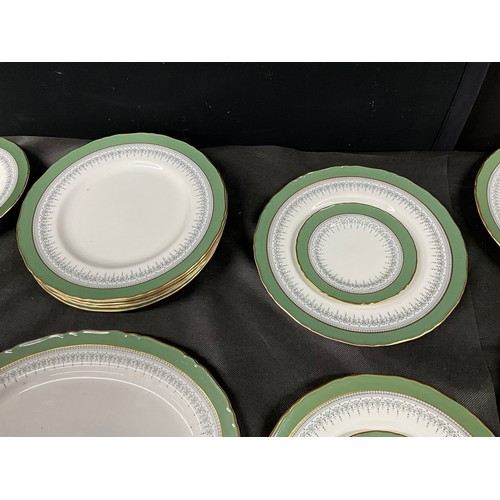 173 - ROYAL WORCHESTER DINNER SERVICE, REGENCY PATTERN  29 PIECES