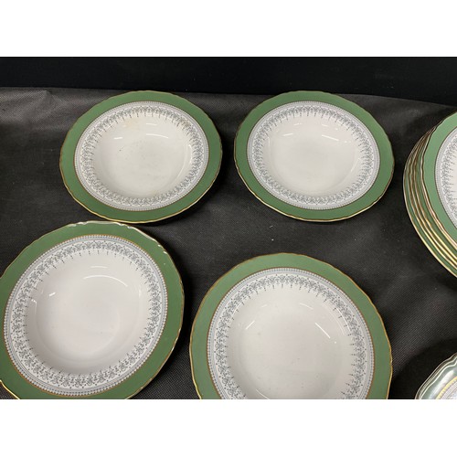 173 - ROYAL WORCHESTER DINNER SERVICE, REGENCY PATTERN  29 PIECES