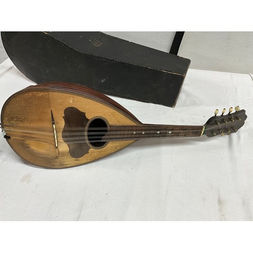 192 - VINTAGE ITALIAN MANDOLIN IN ORIGINAL CASE - CASE AS FOUND