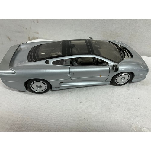 199 - BOX OF MODEL CARS TO INCLUDE JAGUARS, BENTLEY ETC