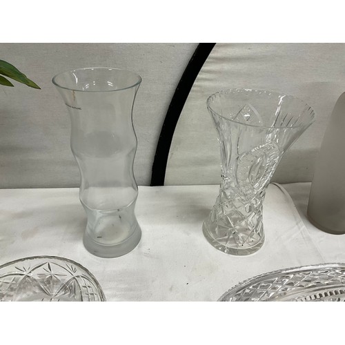 204 - TWO BOXES OF GLASSWARE TO INCLUDE CRYSTAL VASES ETC