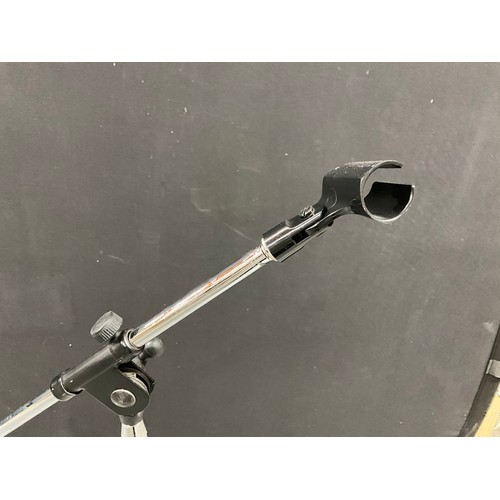 205 - EXTENDING MICROPHONE STAND