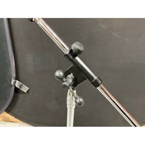 205 - EXTENDING MICROPHONE STAND