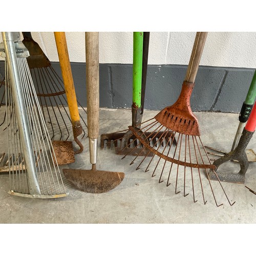 233 - LARGE QTY OF GARDEN RAKES