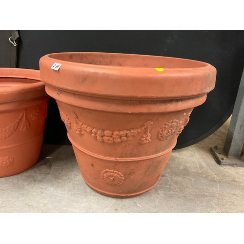 236 - 4 LARGE PLASTIC GARDEN POTS - VARIOUS SIZES