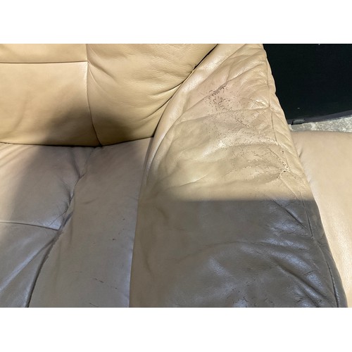 250 - MOCHA LEATHER STRESSLESS ALL RECLINING SETTEE CHAIR AND FOOT STOOL  (CHAIR ARMS SHOWING WEAR)