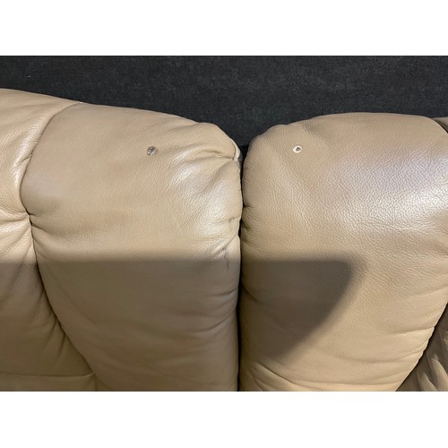 250 - MOCHA LEATHER STRESSLESS ALL RECLINING SETTEE CHAIR AND FOOT STOOL  (CHAIR ARMS SHOWING WEAR)