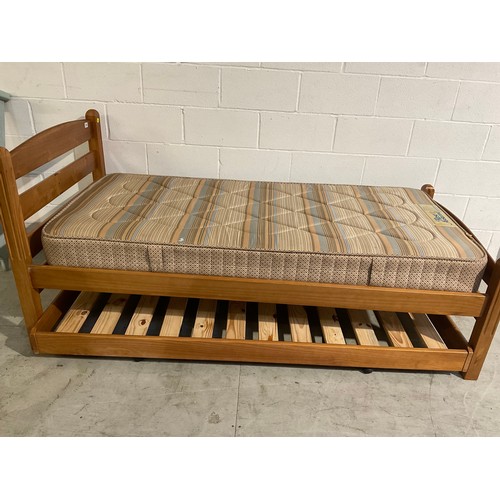 258 - MODERN PINE SINGLE BED WITH REST ASSURED MATTRESS AND GUEST BED (NO MATTRESS)