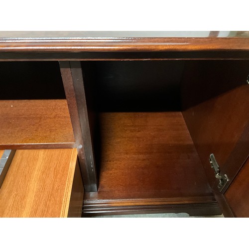 374 - REPRODUCTION MAHOGNY FLAT SCREEN TV STAND H19