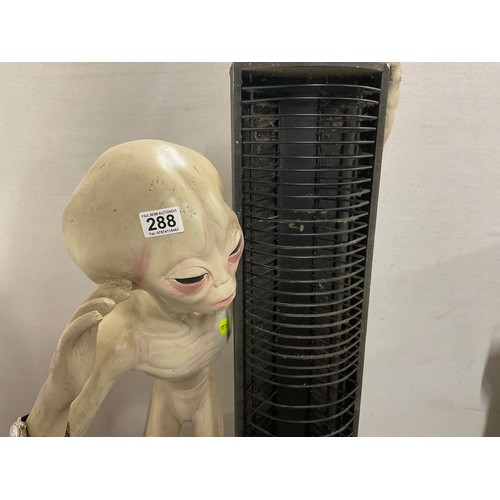 288 - ALIEN FIGURE CD RACK H49