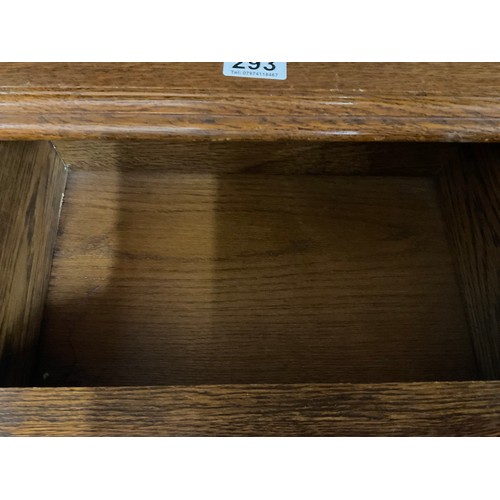 293 - MODERN OAK LAMP TABLE WITH DRAWER H21