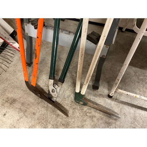 297 - WORKMATE,STEP LADDER AND QTY OF GARDEN TOOLS