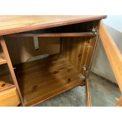 352 - MODERN PINE FLAT SCREEN TV STAND H21