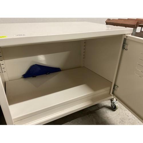 306A - SINGLE DOOR METAL CABINET WITH KEYS H19