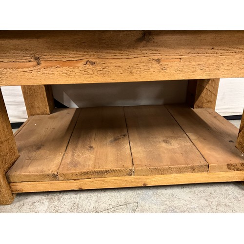 347 - MODERN CHUNKY PINE COFFEE TABLE H18