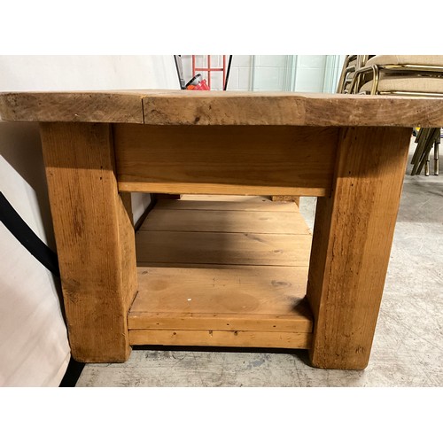 347 - MODERN CHUNKY PINE COFFEE TABLE H18