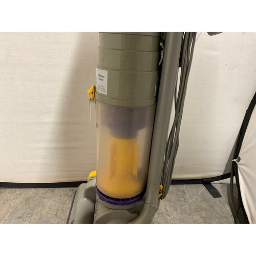 316 - UPRIGHT DYSON HOOVER DC04