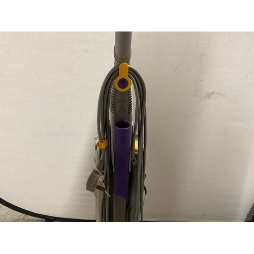 316 - UPRIGHT DYSON HOOVER DC04