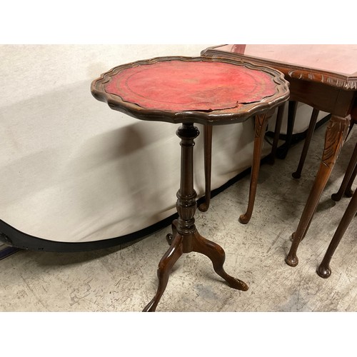 320 - REPRODUCTION MAHOGANY COOFFEE TABLE H18