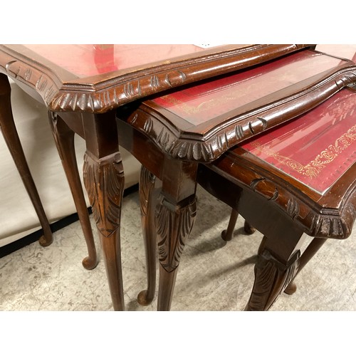 320 - REPRODUCTION MAHOGANY COOFFEE TABLE H18