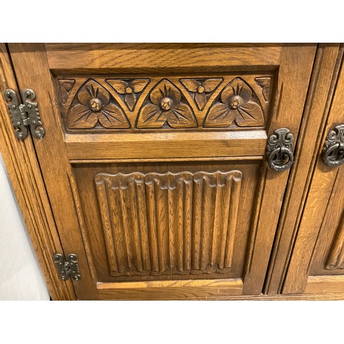 322 - VINTAGE OAK BADGED OLD CHARM SMALL SIDEBOARD WITH 2 DRAWERS OVER 2 DOORS WITH LINEN FOLD DECORATION ... 