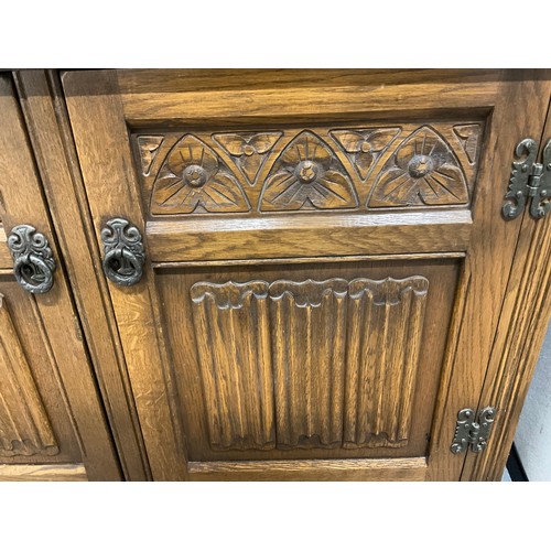 322 - VINTAGE OAK BADGED OLD CHARM SMALL SIDEBOARD WITH 2 DRAWERS OVER 2 DOORS WITH LINEN FOLD DECORATION ... 