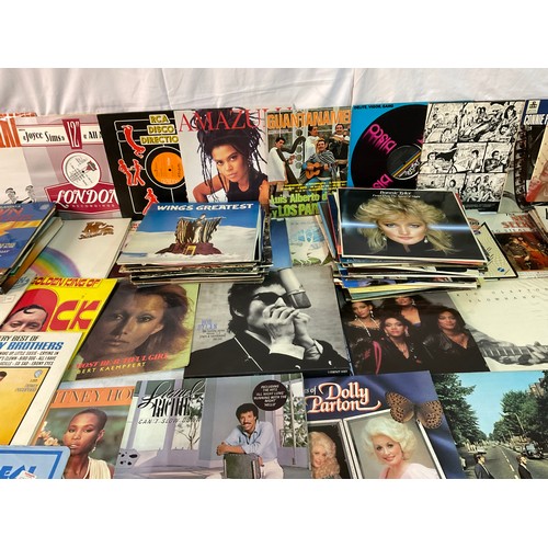 14 - LARGE COLLECTION OF VINTAGE LPS AND SINGLES TO INCLUDE BEATLES ETC