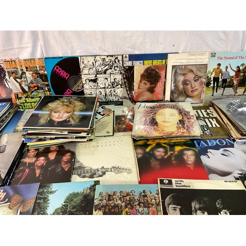 14 - LARGE COLLECTION OF VINTAGE LPS AND SINGLES TO INCLUDE BEATLES ETC