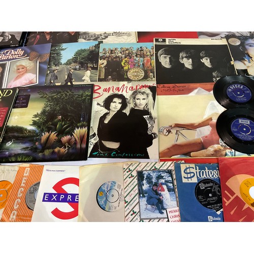 14 - LARGE COLLECTION OF VINTAGE LPS AND SINGLES TO INCLUDE BEATLES ETC