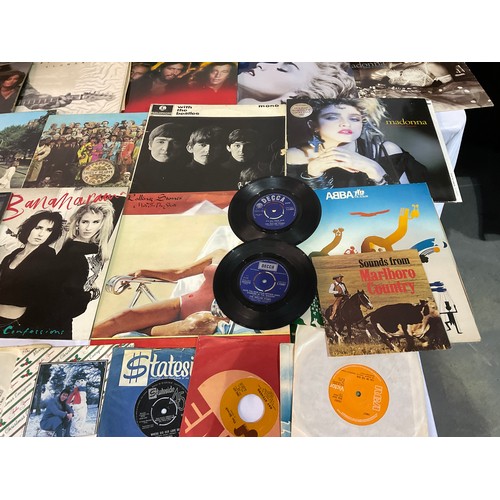 14 - LARGE COLLECTION OF VINTAGE LPS AND SINGLES TO INCLUDE BEATLES ETC